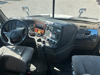 2017 Freightliner CA12564SLP - CA