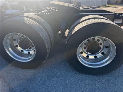 2017 Freightliner CA12564SLP - CA