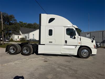 2017 Freightliner CA12564SLP - CA