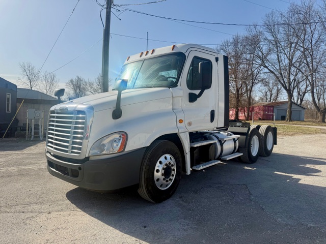 2018 Freightliner CA125-DC