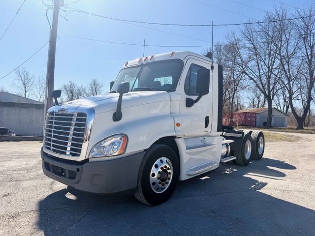2018 Freightliner CA125-DC