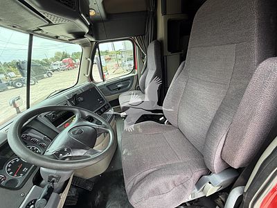 2015 Freightliner CASCADIA 113