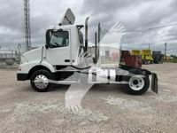 2015 Volvo VNM42T200