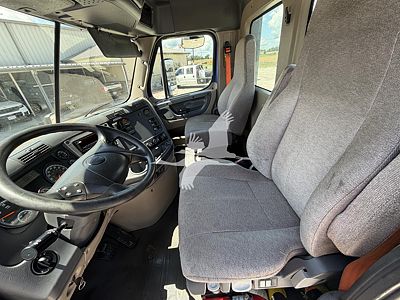 2020 Freightliner CASCADIA 113