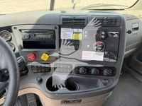 2016 Freightliner Cascadia 125