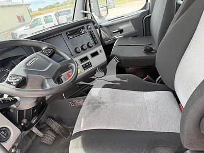 2019 Freightliner CASCADIA 126