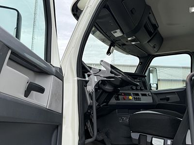 2020 Freightliner CASCADIA 126
