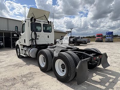2019 Freightliner CASCADIA 126