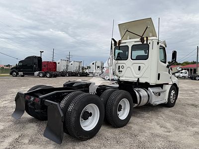 2020 Freightliner CASCADIA 126