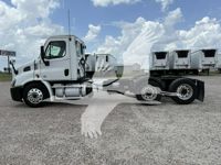 2019 Freightliner CASCADIA 113