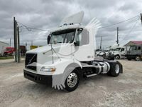 2015 Volvo VNM42T200