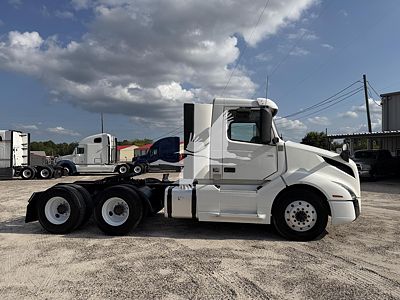 2020 Volvo VNL64T300