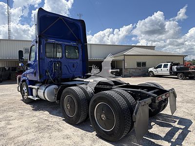 2020 Freightliner CASCADIA 113