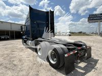 2014 Volvo VNL64T670