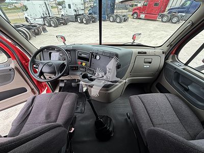 2015 Freightliner CASCADIA 113