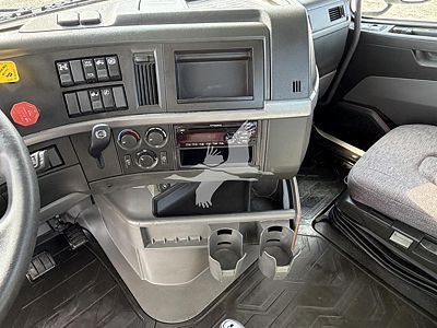 2020 Volvo VNL64T300