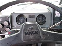 1994 Mack RD690S