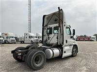 2016 Freightliner CASCADIA 113