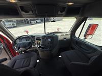2019 Freightliner CASCADIA 113