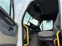 2019 Freightliner CASCADIA 113