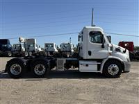 2020 Freightliner CASCADIA 113