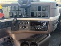 2018 Volvo VNM42T200
