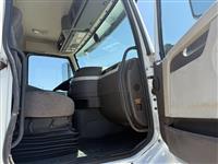 2018 Volvo VNM42T200