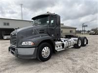 2017 Mack PINNACLE CXU613