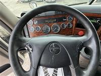 2013 Freightliner Cascadia 125