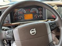 2014 Volvo VNL64T670