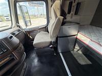 2014 Volvo VNL64T670