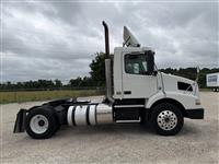 2015 Volvo VNM42T200