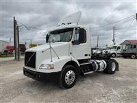 2015 Volvo VNM42T200
