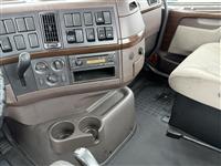 2015 Volvo VNM42T200