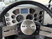 2013 Mack PINNACLE CXU613