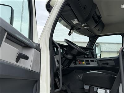 2019 Freightliner CASCADIA 126
