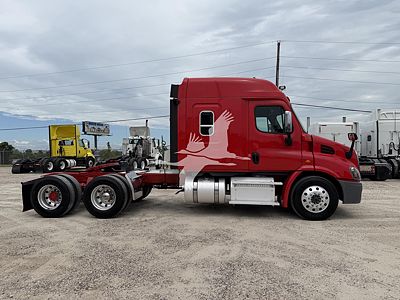 2015 Freightliner CASCADIA 113