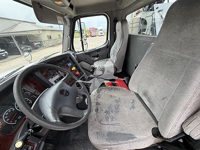 2013 Freightliner BUSINESS CLASS M2 112