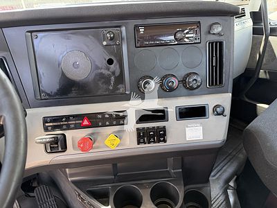 2019 Freightliner CASCADIA 126