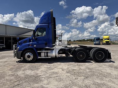 2020 Freightliner CASCADIA 113
