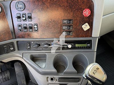 2011 Freightliner COLUMBIA 120