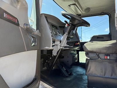 2011 Kenworth T370