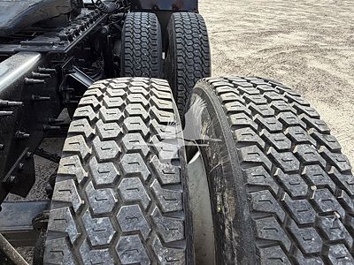 2020 Volvo VNL64T300