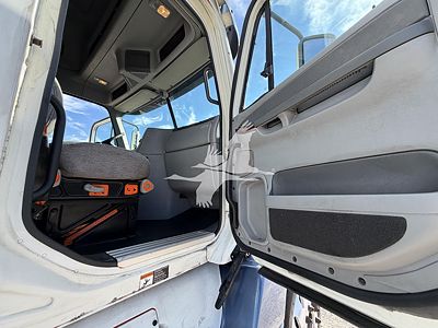 2011 Freightliner COLUMBIA 120