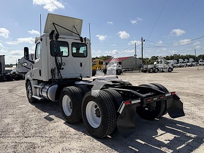 2019 Freightliner CASCADIA 126
