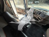 2014 Volvo VNL64T670