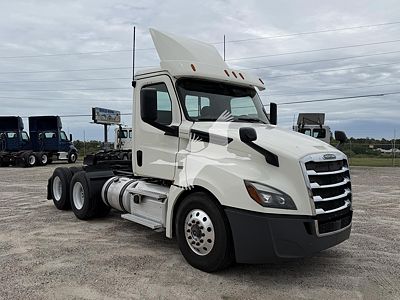 2020 Freightliner CASCADIA 126