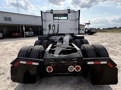 2020 Volvo VNL64T300