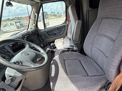 2018 Freightliner CASCADIA 113