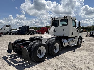 2019 Freightliner CASCADIA 126